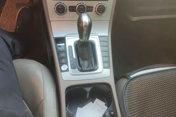 Used Volkswagen Magotan 2012 2.0 TSI Ultimate Edition Gear Lever