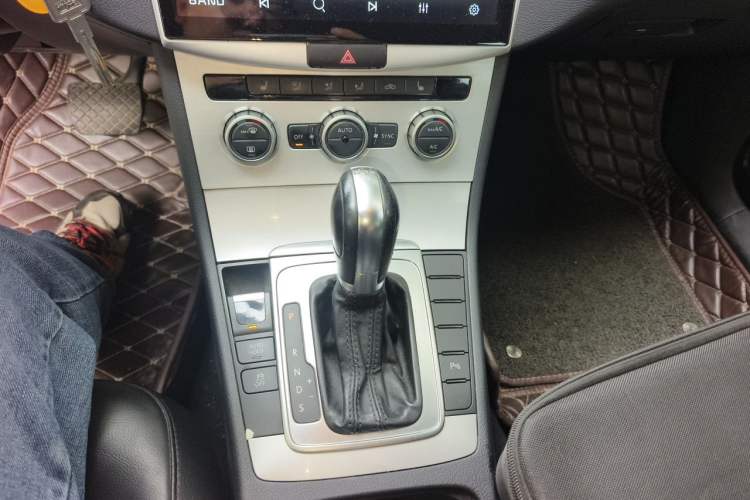Used Volkswagen Magotan 2012 Revised 1.8TSI Luxury Version Gear Lever