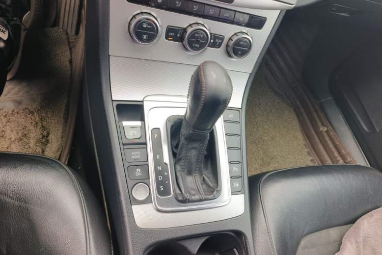 Used Volkswagen Magotan 2012 Facelift 1.8TSI Prestige Model Gear Lever