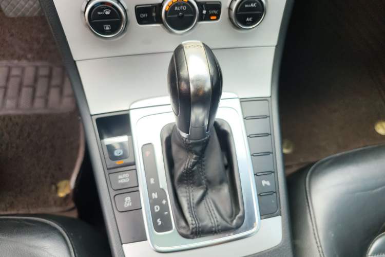 Used Volkswagen Magotan 2012 Revised 1.8TSI Luxury Version Gear Lever