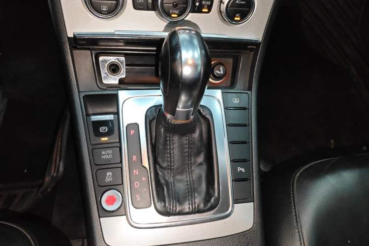 Used Volkswagen Magotan 2012 1.8TSI Prestige Model Gear Lever