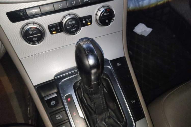 Used Volkswagen Magotan 2012 Facelift 2.0 TSI Prestige Model Gear Lever