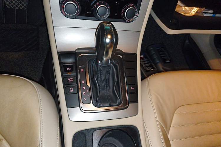 Used Volkswagen Magotan 2012 Revised Version 1.8TSI Leading Edition Gear Lever