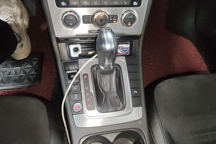 Used Volkswagen Magotan 2012 Travel Edition 2.0 TSI Comfort Version Gear Lever