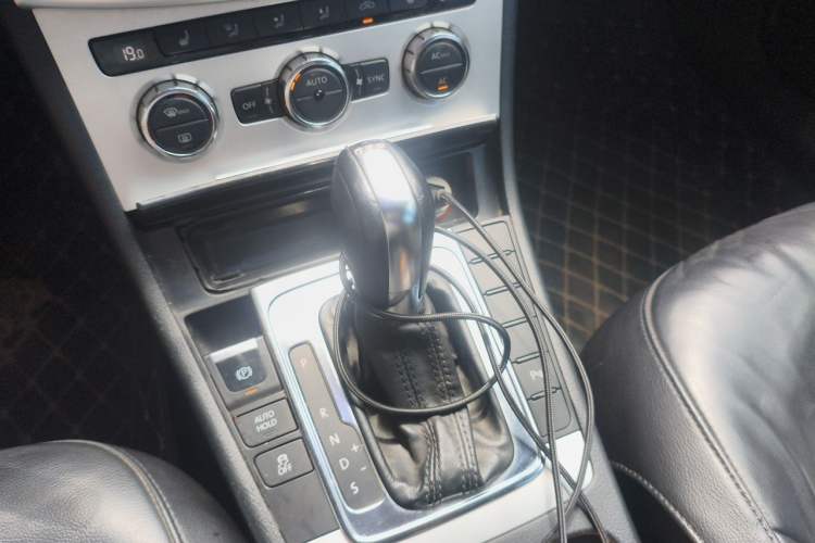 Used Volkswagen Magotan 2012 Revised 1.8TSI Luxury Version Gear Lever