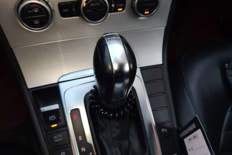 Used Volkswagen Magotan 2012 Revised 1.8TSI Luxury Version Gear Lever