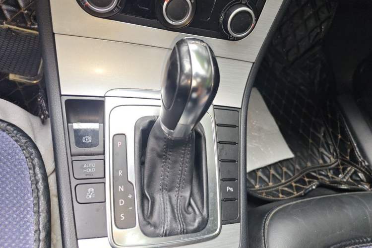 Used Volkswagen Magotan 2012 Revised Version 1.8TSI Leading Edition Gear Lever