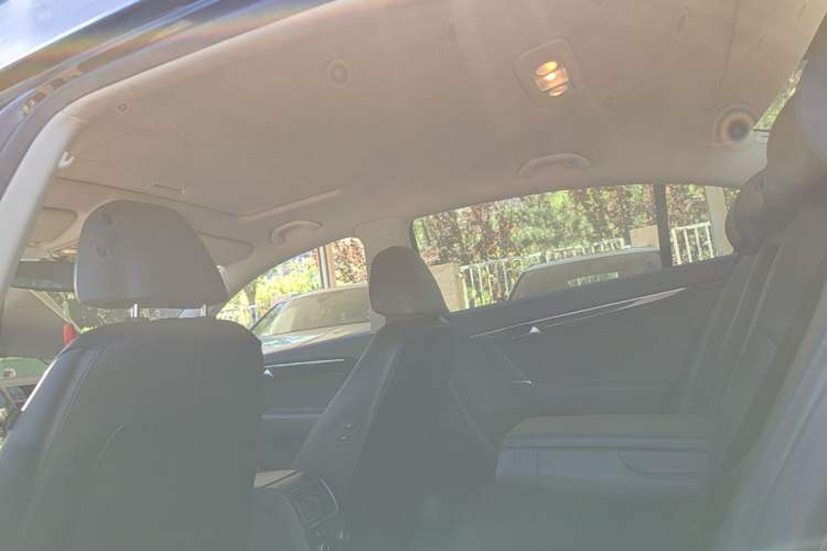 Used Volkswagen Magotan 2012 Facelift 2.0 TSI Prestige Model Headliner