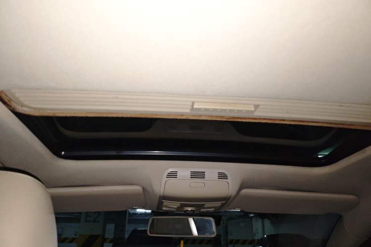 Used Volkswagen Magotan 2012 Revised Version 1.8TSI Leading Edition Headliner