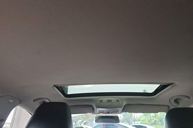 Used Volkswagen Magotan 2012 1.8TSI Luxury Model Headliner