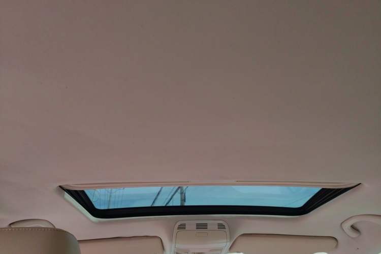 Used Volkswagen Magotan 2012 Revised Version 1.8TSI Leading Edition Headliner