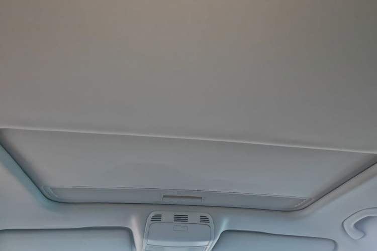 Used Volkswagen Magotan 2012 1.8TSI Luxury Model Headliner