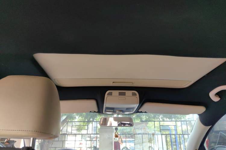 Used Volkswagen Magotan 2012 Revised Version 1.8TSI Leading Edition Headliner