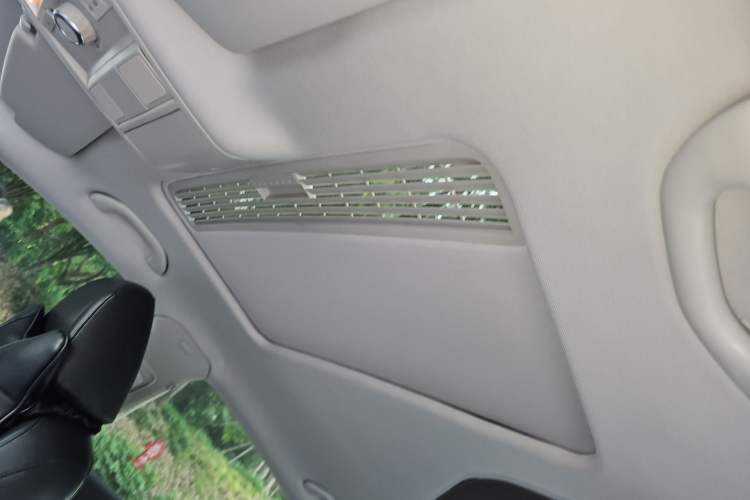 Used Volkswagen Magotan 2012 Revised Version 2.0 TSI Luxury Edition Headliner