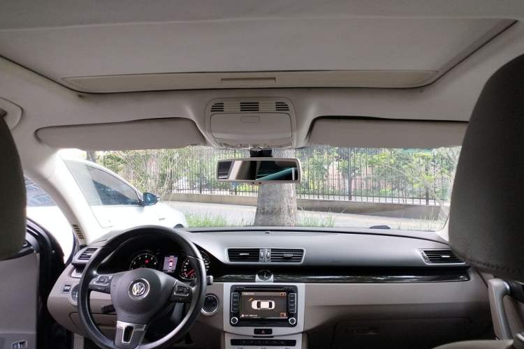 Used Volkswagen Magotan 2012 Revised Version 2.0 TSI Supreme Edition Headliner
