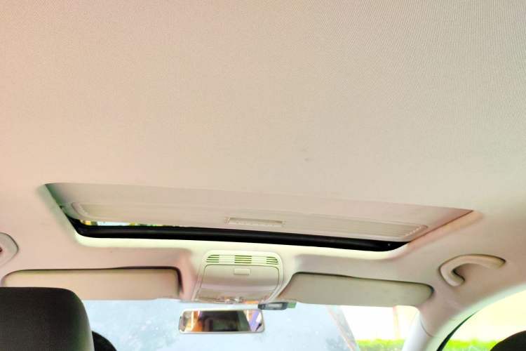 Used Volkswagen Magotan 2012 Revised 1.8TSI Luxury Version Headliner