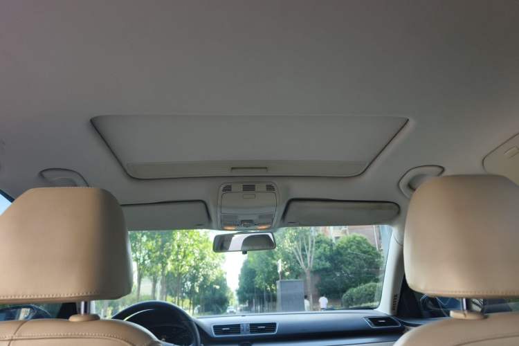 Used Volkswagen Magotan 2012 1.8TSI Luxury Model Headliner