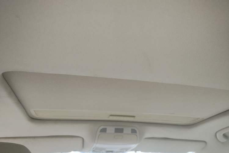 Used Volkswagen Magotan 2012 Revised 1.8TSI Luxury Version Headliner