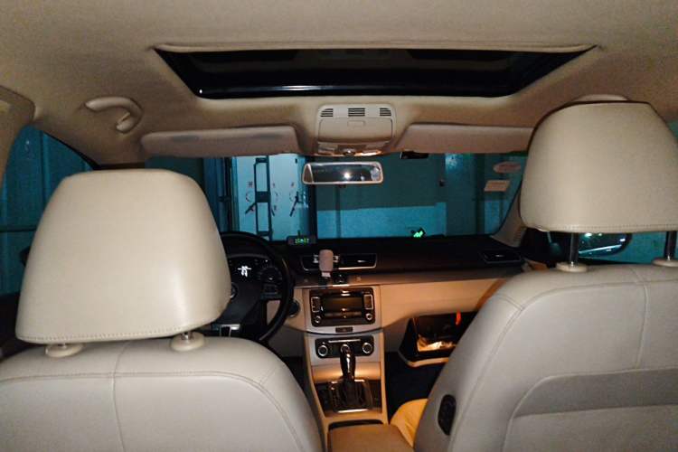Used Volkswagen Magotan 2012 Revised Version 1.8TSI Leading Edition Headliner