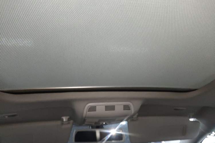 Used Volkswagen Magotan 2012 Travel Edition 2.0 TSI Comfort Version Headliner