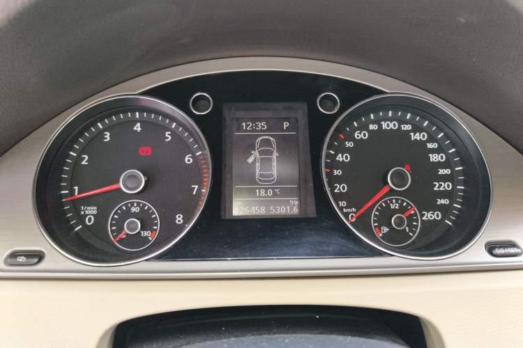 Used Volkswagen Magotan 2012 Revised Version 1.8TSI Leading Edition Instrument Cluster