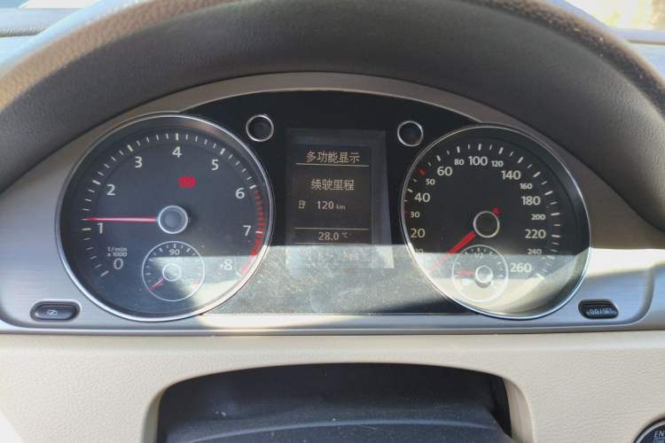 Used Volkswagen Magotan 2012 Revised Version 1.8TSI Leading Edition Instrument Cluster