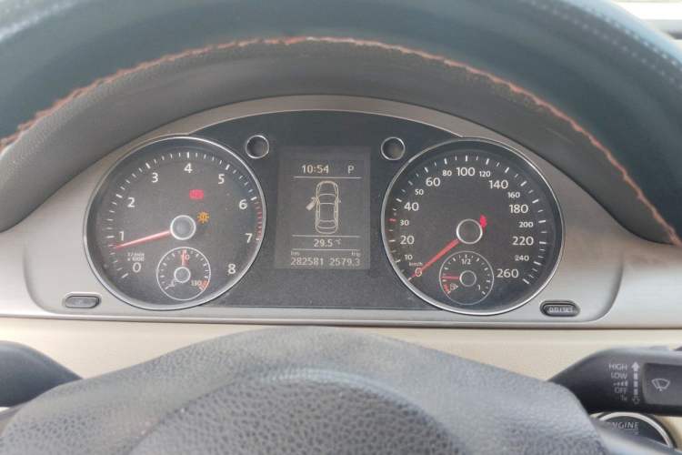 Used Volkswagen Magotan 2012 Revised Version 1.8TSI Leading Edition Instrument Cluster