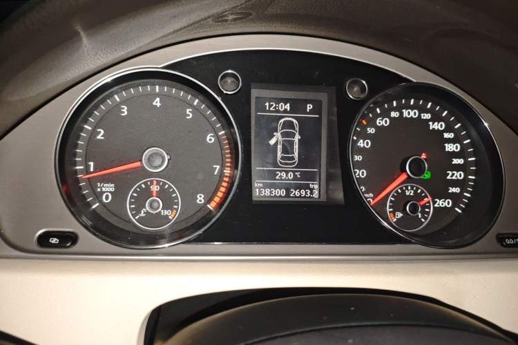 Used Volkswagen Magotan 2012 Revised Version 1.8TSI Leading Edition Instrument Cluster