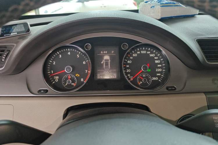 Used Volkswagen Magotan 2012 Revised Version 1.8TSI Leading Edition Instrument Cluster