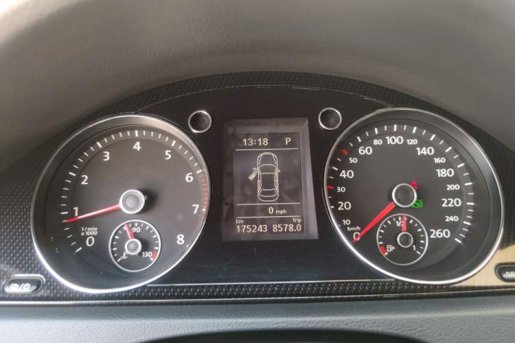 Used Volkswagen Magotan 2012 Revised Version 1.8TSI Leading Edition Instrument Cluster