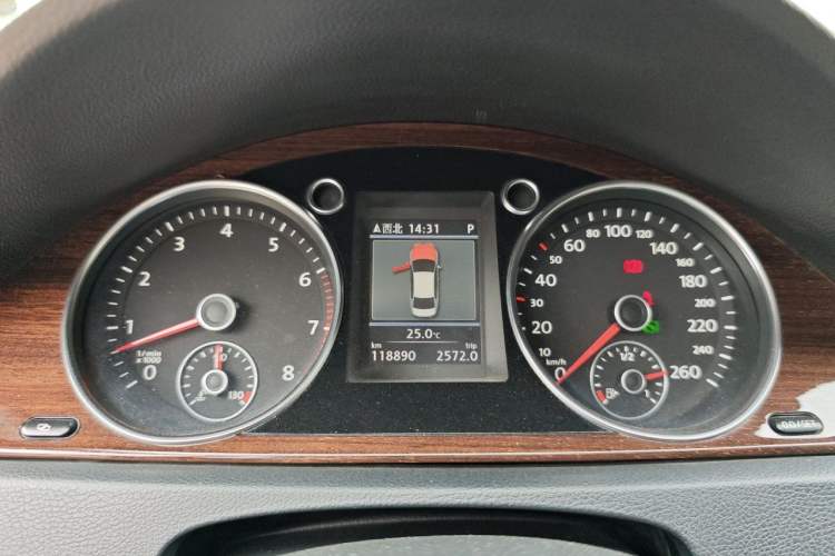Used Volkswagen Magotan 2012 3.0 FSI Flagship Edition Instrument Cluster