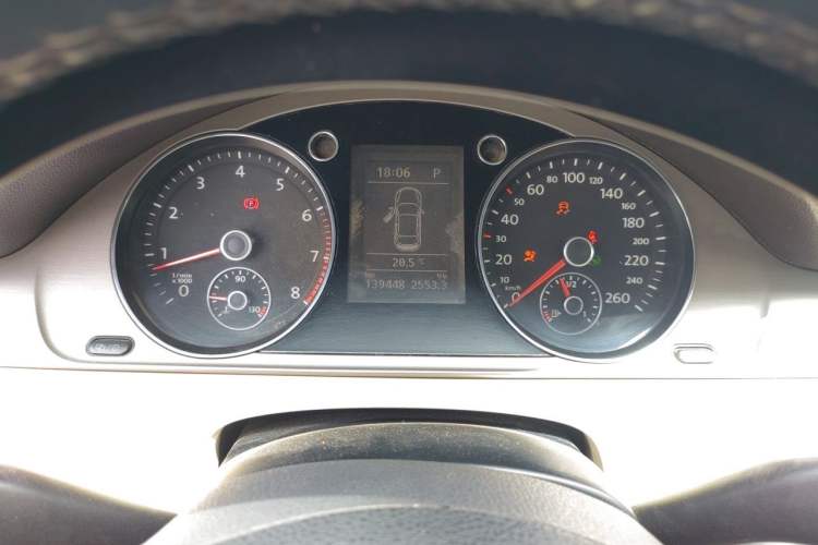 Used Volkswagen Magotan 2012 Revised Version 1.8TSI Leading Edition Instrument Cluster