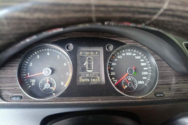Used Volkswagen Magotan 2012 Revised Version 2.0 TSI Supreme Edition Instrument Cluster