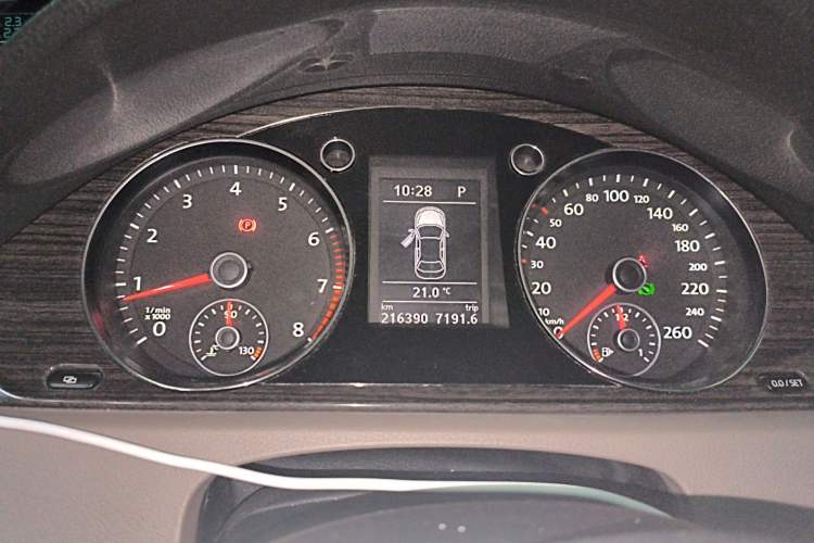 Used Volkswagen Magotan 2012 2.0 TSI Prestige Edition Instrument Cluster