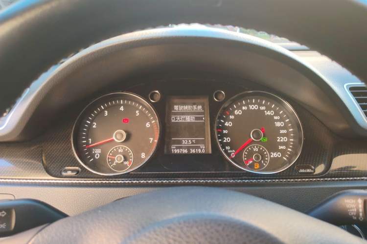 Used Volkswagen Magotan 2012 Revised Version 1.8TSI Leading Edition Instrument Cluster
