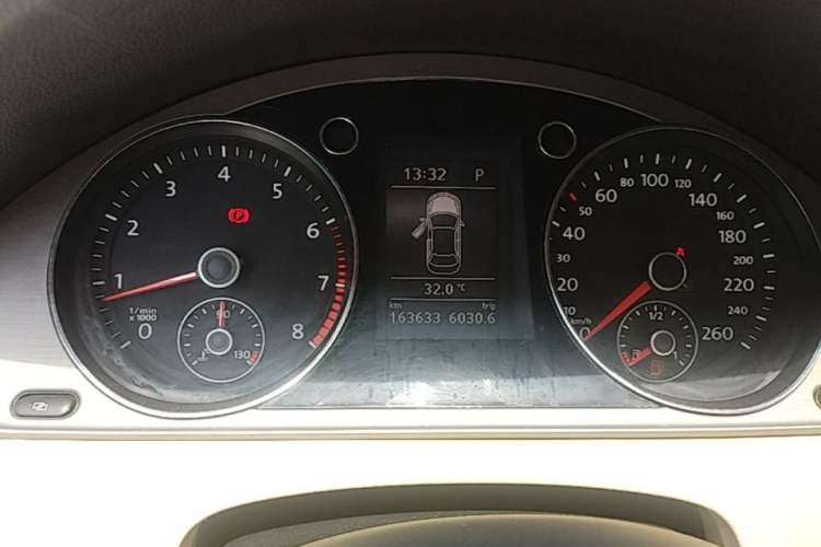Used Volkswagen Magotan 2012 Revised Version 1.8TSI Leading Edition Instrument Cluster