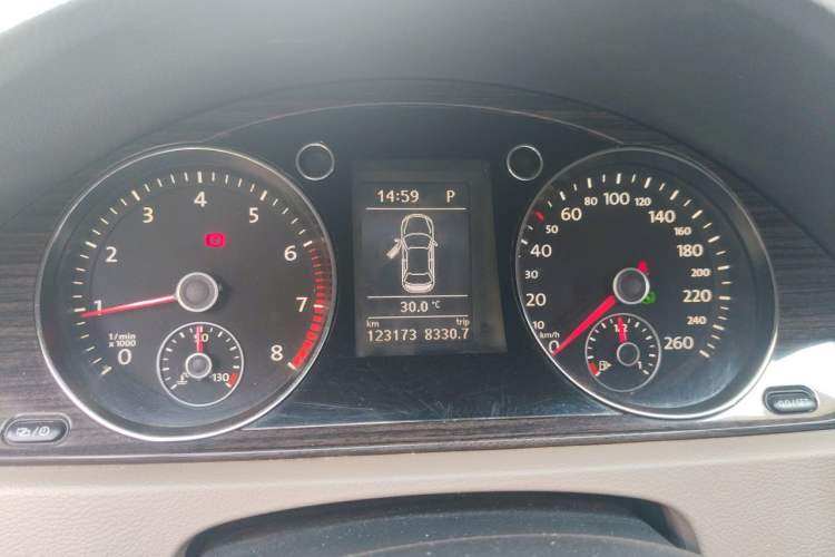 Used Volkswagen Magotan 2012 Facelift 2.0 TSI Prestige Model Instrument Cluster
