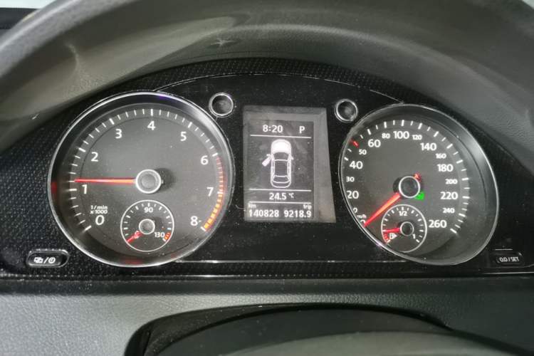 Used Volkswagen Magotan 2012 Revised Version 1.8TSI Leading Edition Instrument Cluster