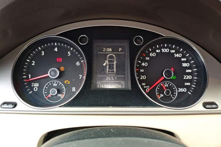 Used Volkswagen Magotan 2012 Revised Version 1.8TSI Leading Edition Instrument Cluster