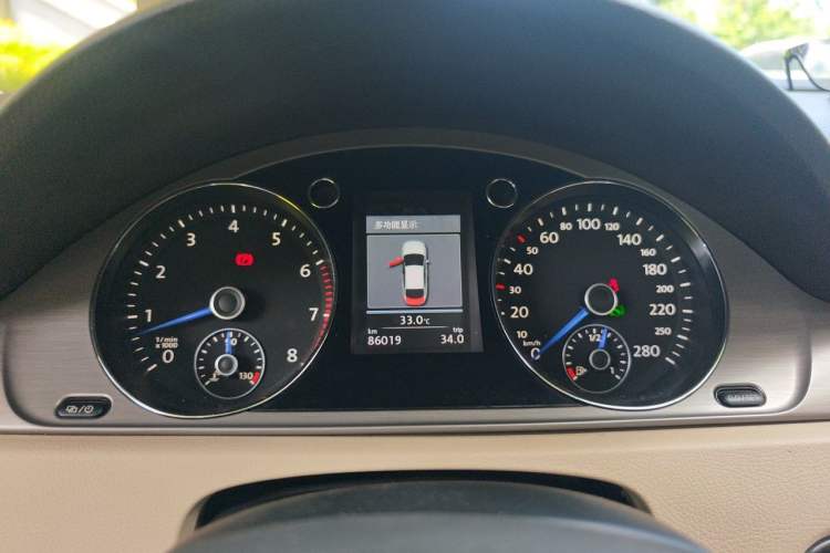 Used Volkswagen Magotan 2012 Revised Version 1.8TSI Leading Edition Instrument Cluster