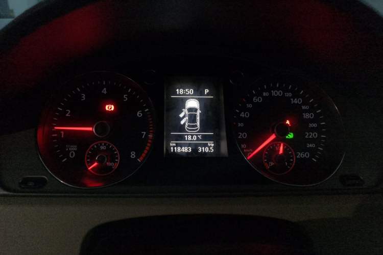 Used Volkswagen Magotan 2012 Revised Version 1.8TSI Leading Edition Instrument Cluster