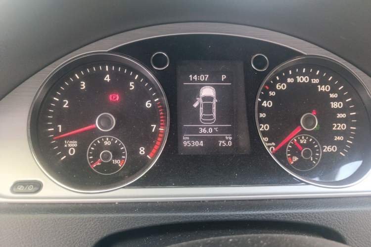 Used Volkswagen Magotan 2012 Revised Version 1.8TSI Leading Edition Instrument Cluster