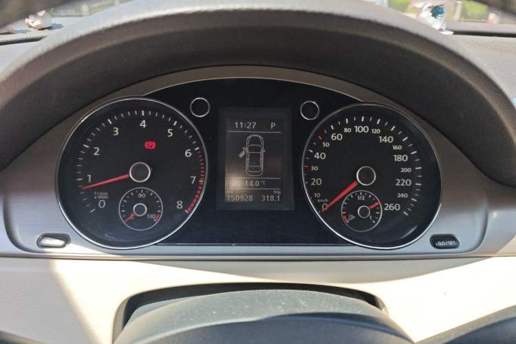 Used Volkswagen Magotan 2012 Revised Version 1.8TSI Leading Edition Instrument Cluster