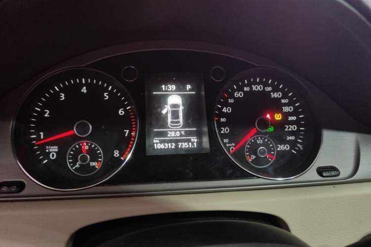 Used Volkswagen Magotan 2012 Revised Version 1.8TSI Leading Edition Instrument Cluster