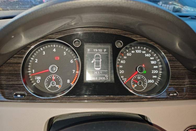 Used Volkswagen Magotan 2012 Facelift 1.8TSI Prestige Model Instrument Cluster