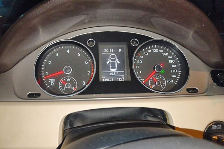 Used Volkswagen Magotan 2012 Revised Version 1.8TSI Leading Edition Instrument Cluster