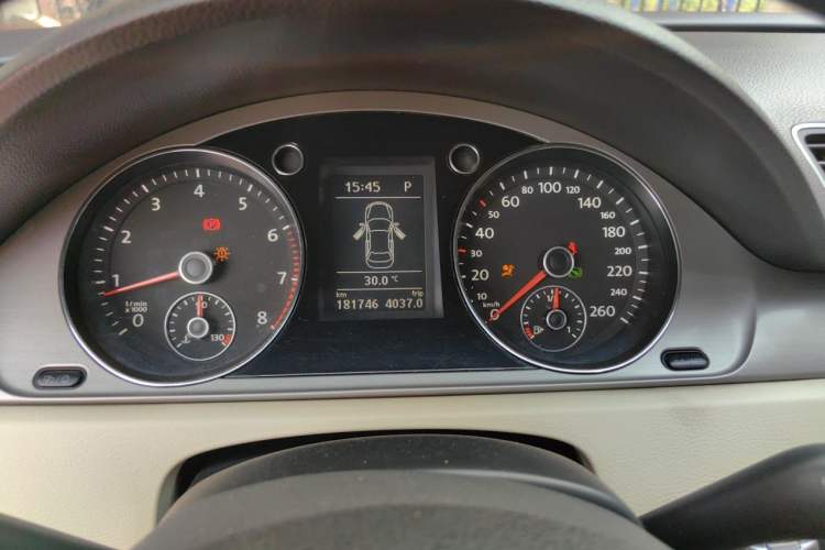 Used Volkswagen Magotan 2012 Revised Version 1.8TSI Leading Edition Instrument Cluster