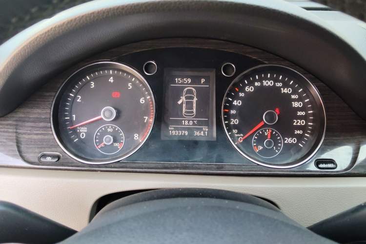Used Volkswagen Magotan 2012 Revised Version 2.0 TSI Supreme Edition Instrument Cluster