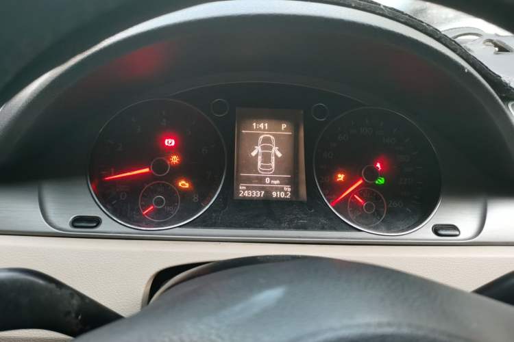 Used Volkswagen Magotan 2012 Revised Version 1.8TSI Leading Edition Instrument Cluster
