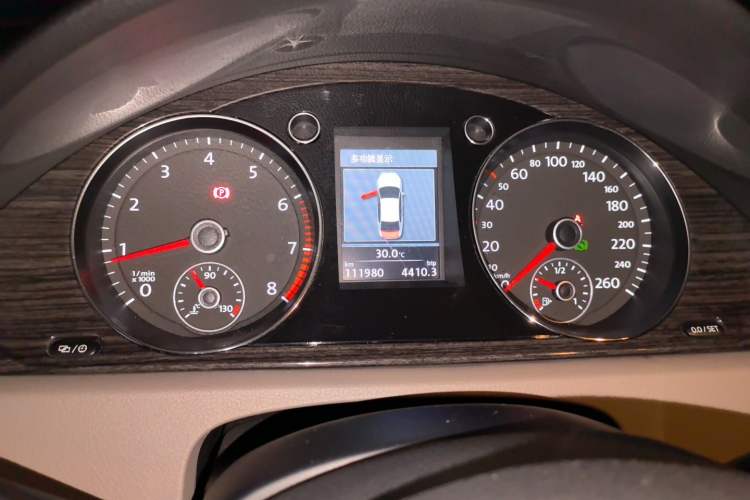 Used Volkswagen Magotan 2012 Revised Version 2.0 TSI Supreme Edition Instrument Cluster